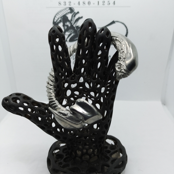 Custom Handmade Aliens Vs Predator bracelet - Picture 2 of 7